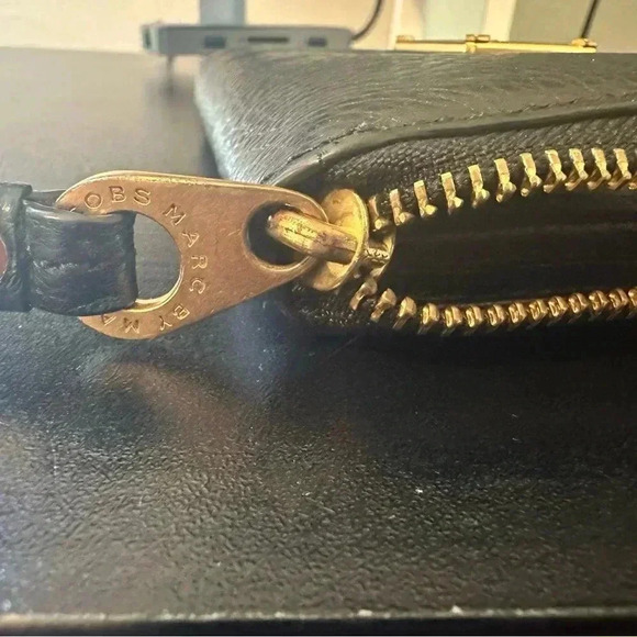 Marc by Marc Jacobs Classic Q Wingman Wristlet - Picture 4 of 11